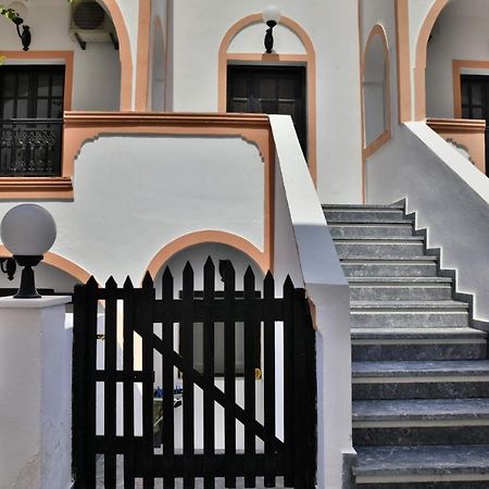 Hotel Koralli คามารี ภายนอก รูปภาพ