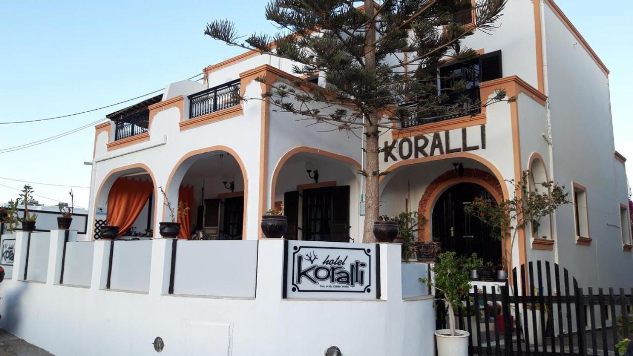 Hotel Koralli คามารี ภายนอก รูปภาพ