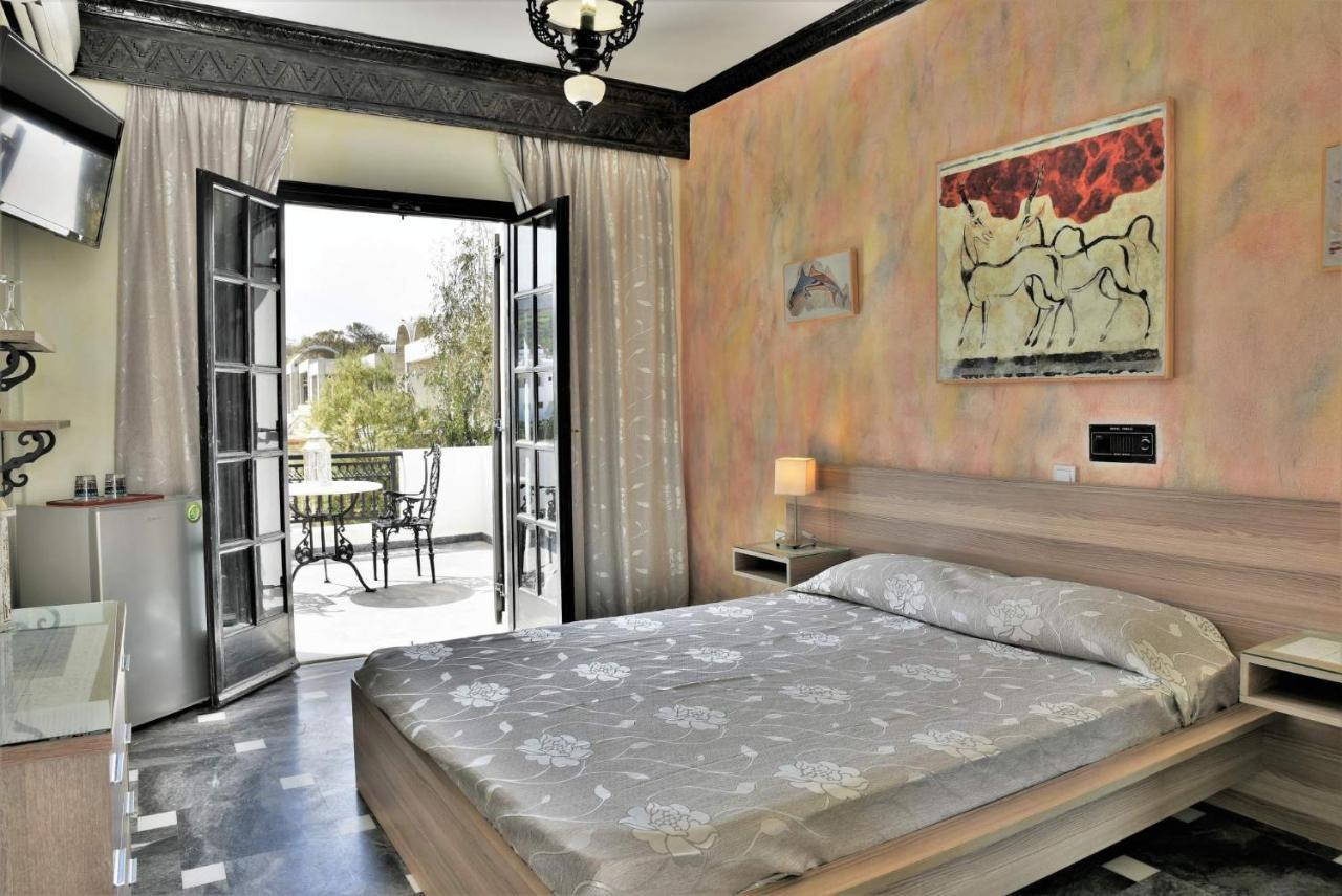 Hotel Koralli คามารี ภายนอก รูปภาพ