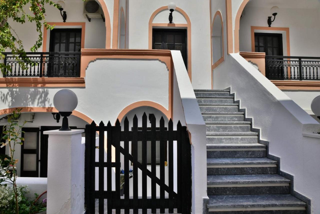 Hotel Koralli คามารี ภายนอก รูปภาพ