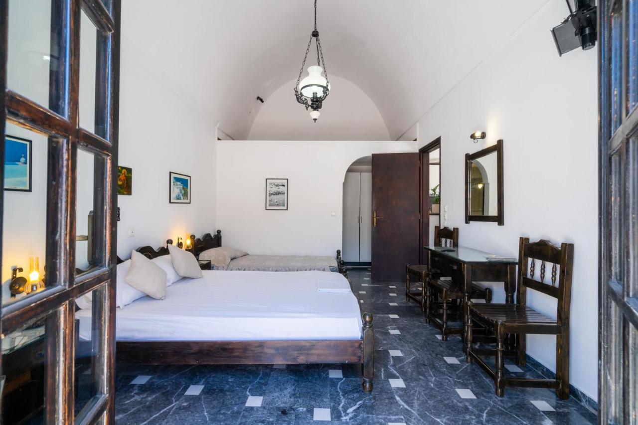 Hotel Koralli คามารี ภายนอก รูปภาพ