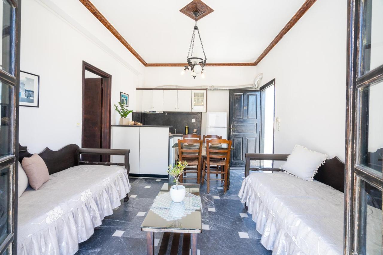 Hotel Koralli คามารี ภายนอก รูปภาพ