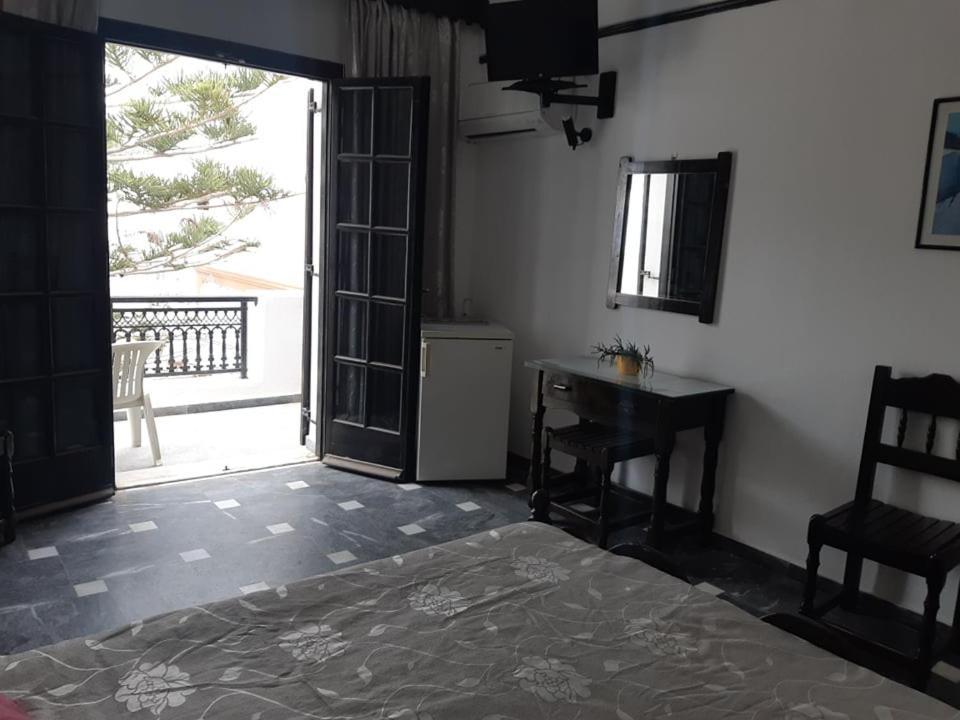 Hotel Koralli คามารี ภายนอก รูปภาพ