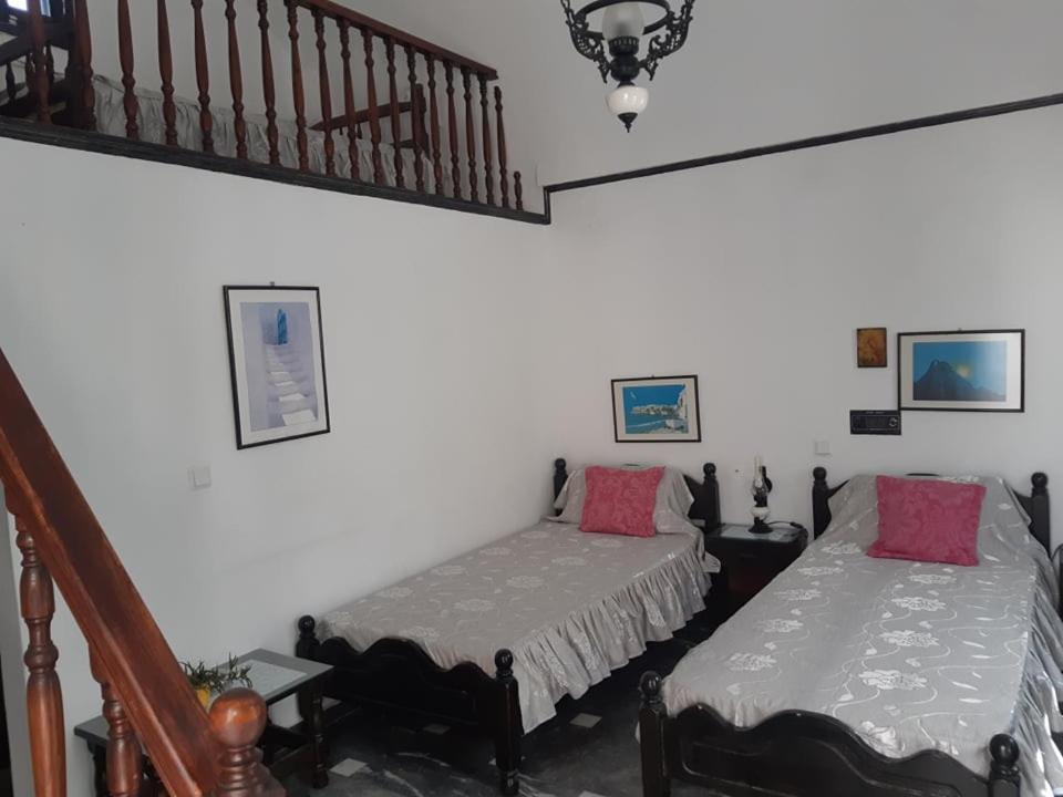 Hotel Koralli คามารี ภายนอก รูปภาพ