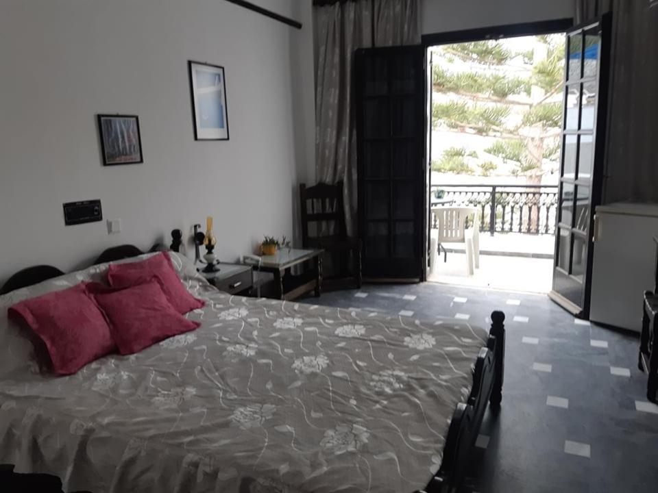 Hotel Koralli คามารี ภายนอก รูปภาพ