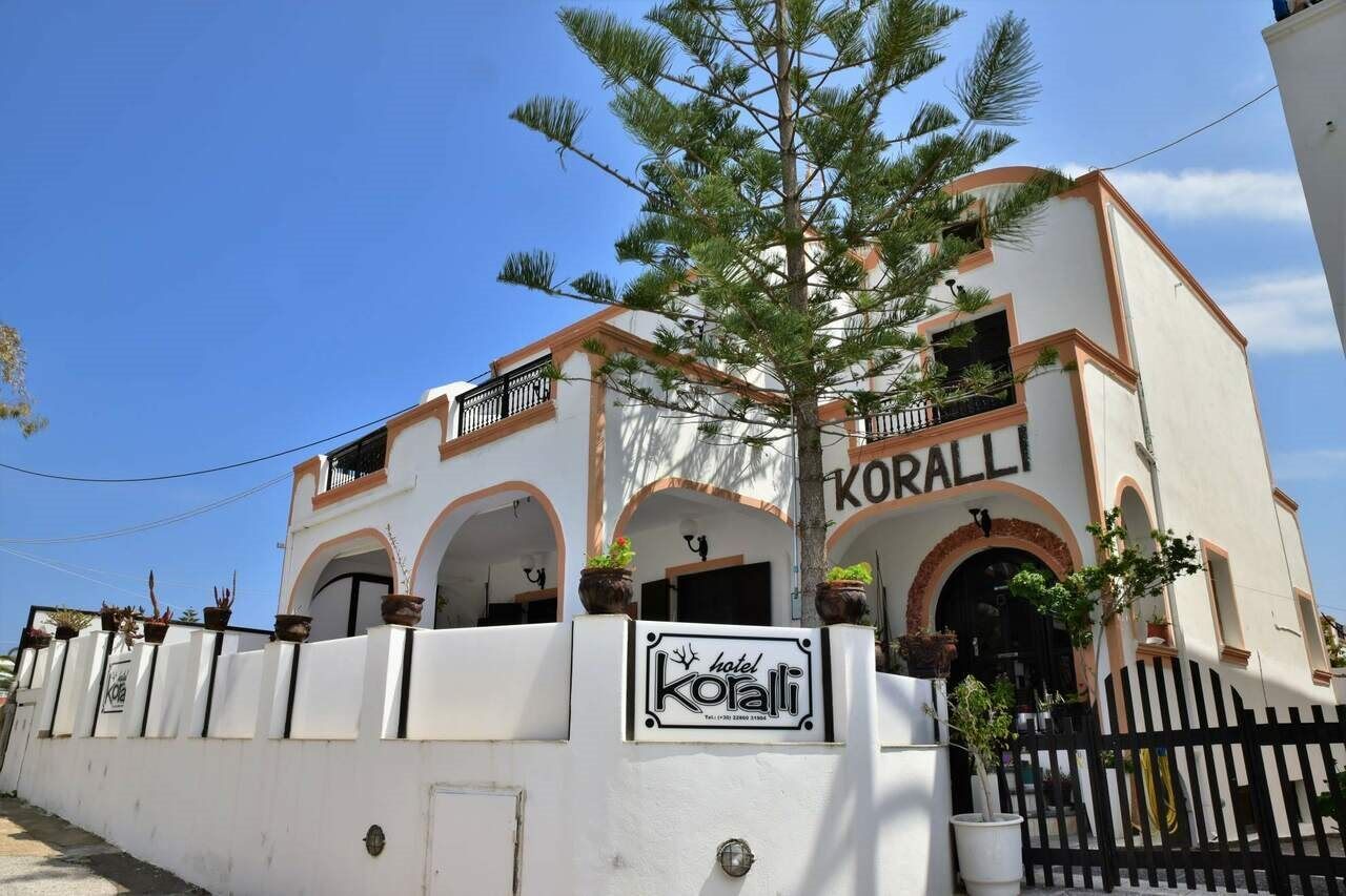 Hotel Koralli คามารี ภายนอก รูปภาพ