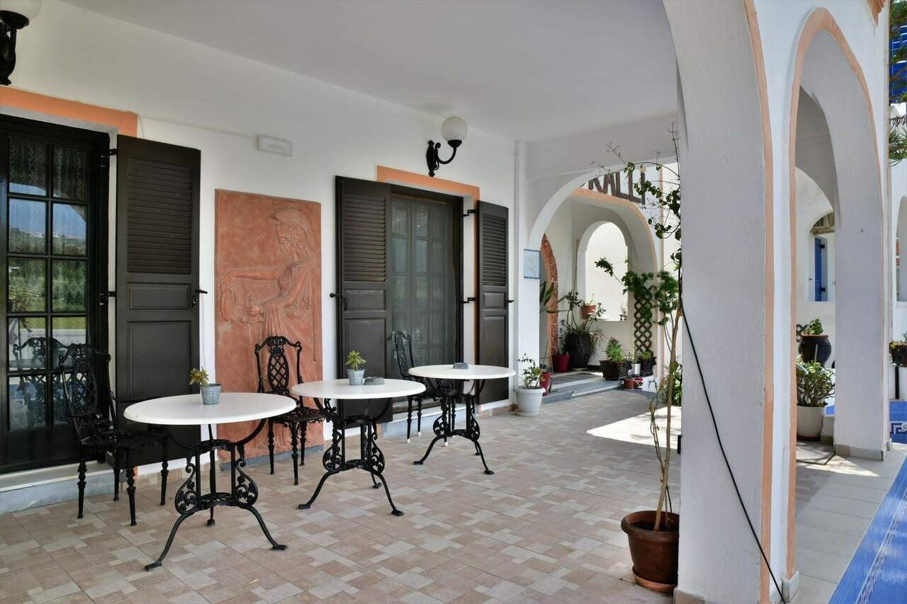 Hotel Koralli คามารี ภายนอก รูปภาพ